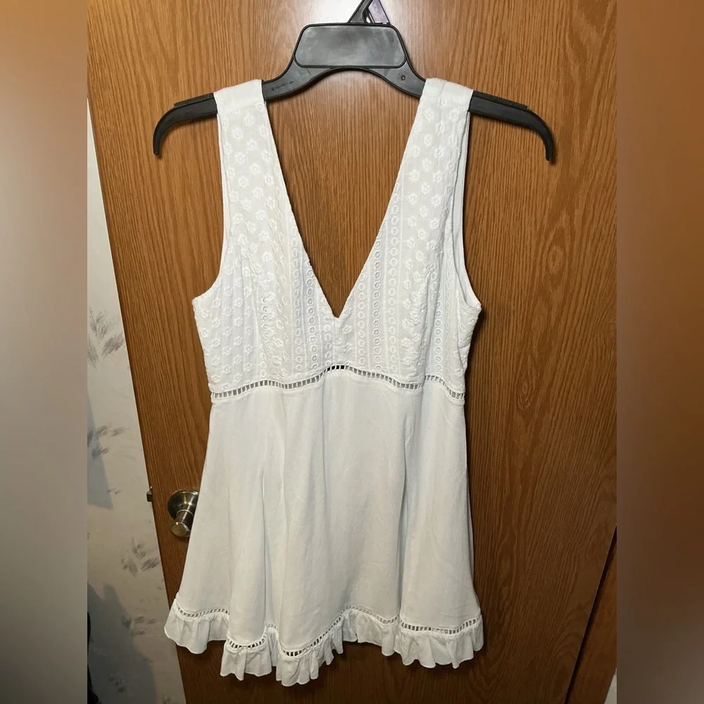 White Embroidered Lace V-Neck Mini Dress | Boho Ruffle Hem | Size L - Picture 2 of 4